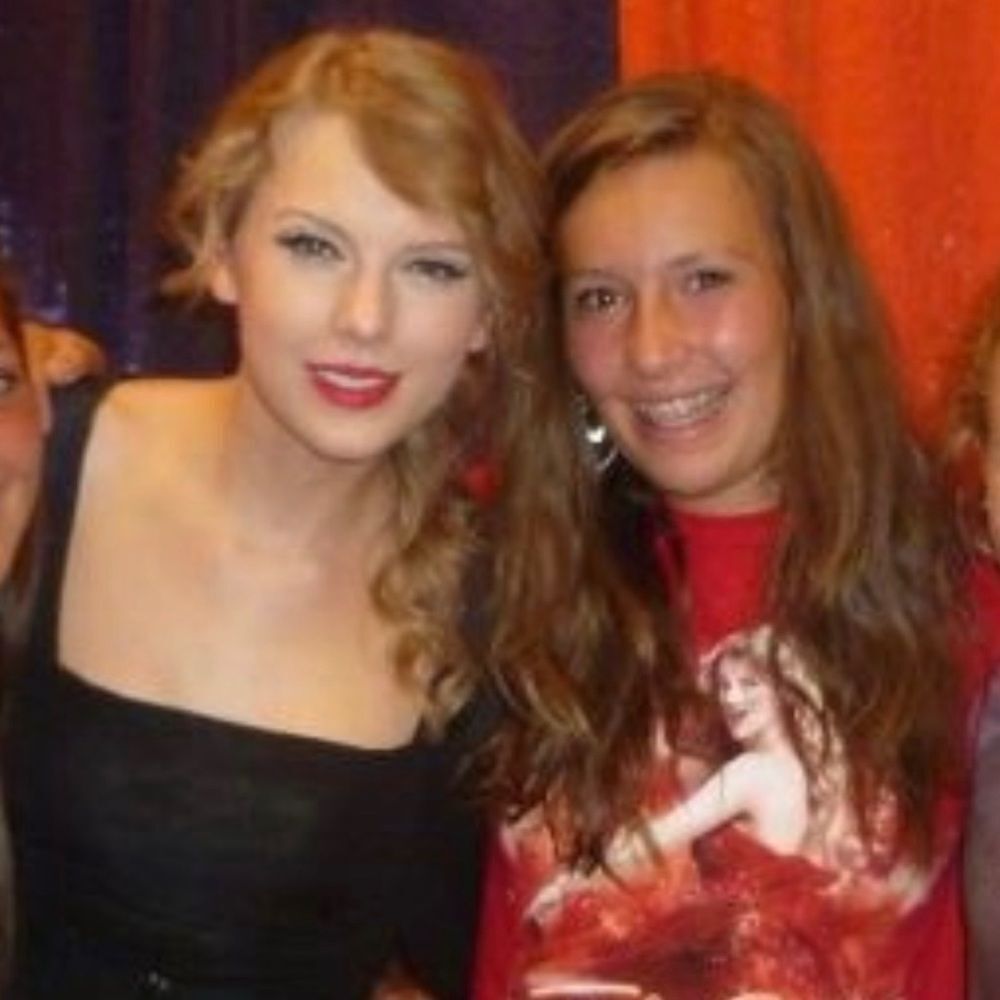 AUTOGRAPHED TAYLOR SWIFT SPEAK NOW CONCERT SHIRT!!! PHOTO PROOF ITS LEGIT!!